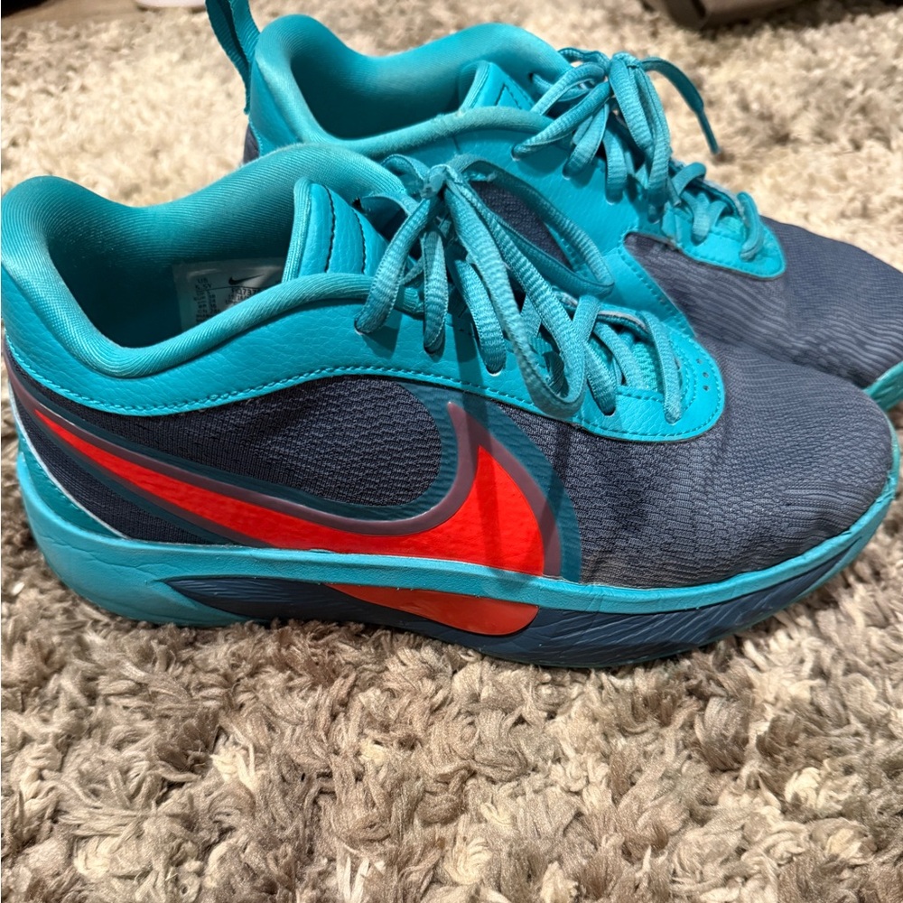 Nike Kids Teal and Red Low-Top Sneakers